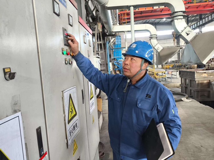 第三届“尊龙凯时标兵”  王贵忠