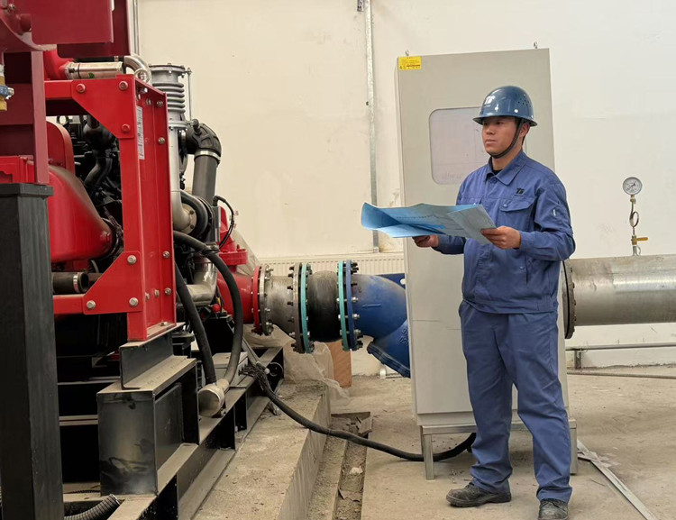 第三届“尊龙凯时标兵”  吕建柱